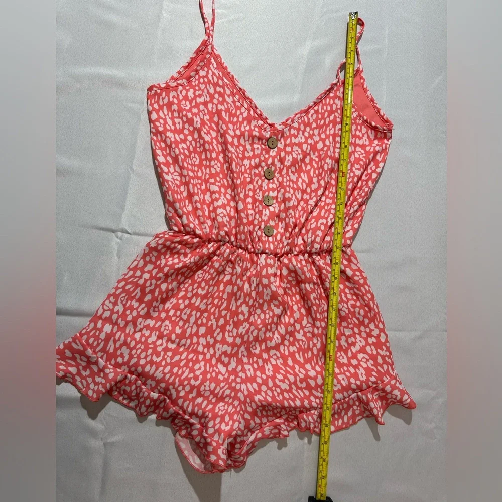 Pink Lily Women's S Sleeveless Coral Leopard V-Neck Ruffle Hem Romper | SKU 0488